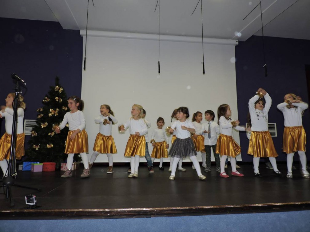 Program božićne priredbe otvorila djeca DV Brat Sunce iz Primoštena