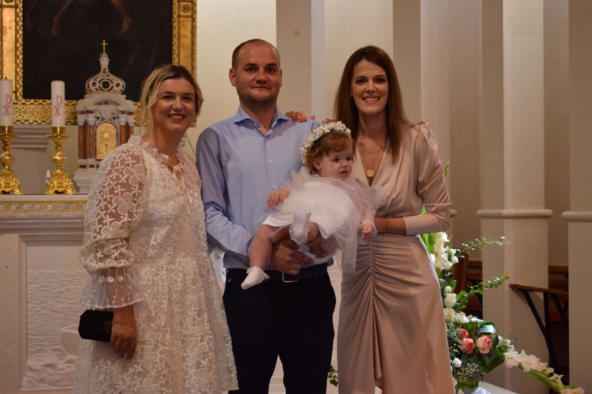 KRŠTENA EMILI SLAMIĆ